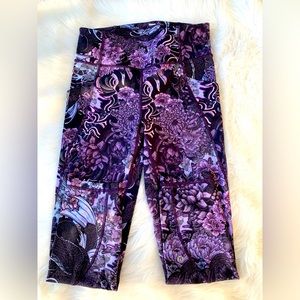 Lululemon Size 6 like new condition! Pockets on side!